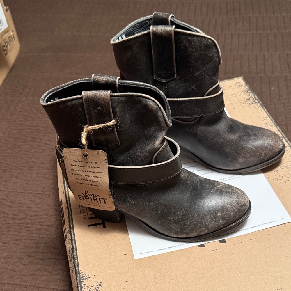 NWT Corral Boots Indie Spirit  Black distressed Straps Ankle Boots size 8.5